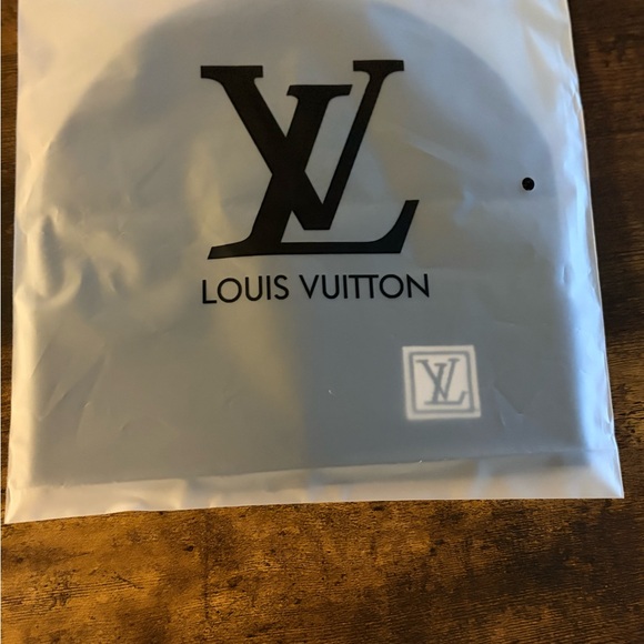 Louis Vuitton Dark Knit Hat with Logo - Picture 3 of 3